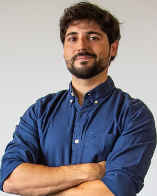 Ignacio Crespo de brazos cruzados