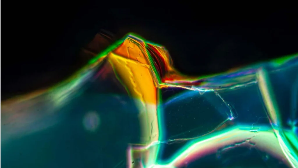 Cristal fotónico en un vidrio romano